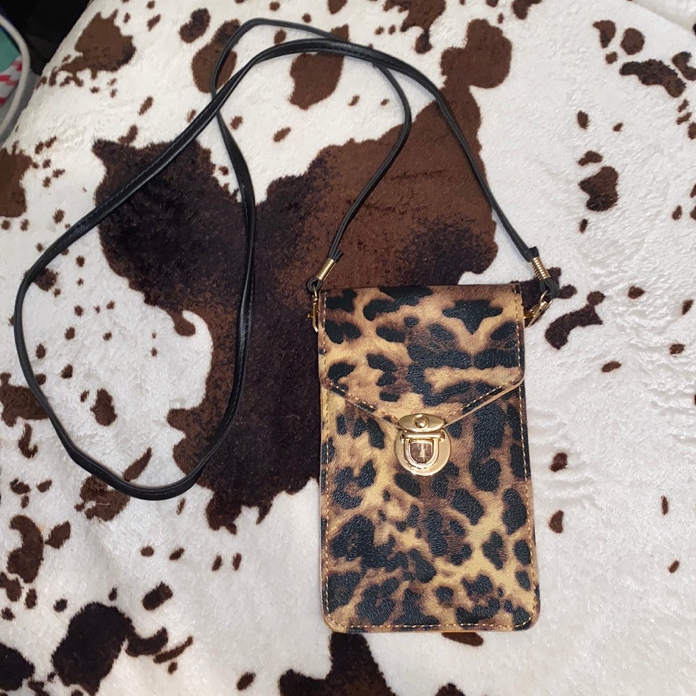 cross body phone holder with 4 pockets